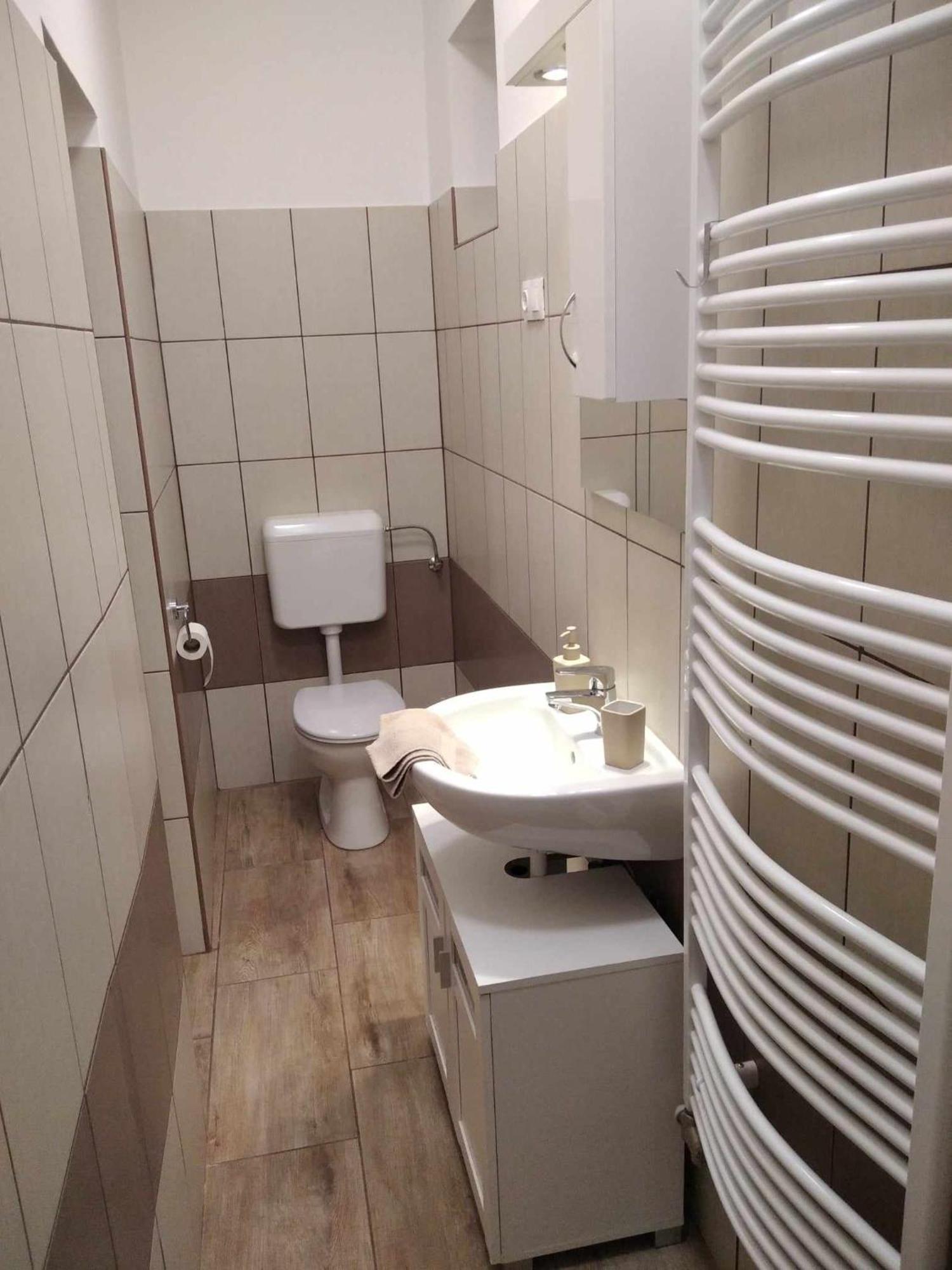 Esze Vendegszoba Tata Exterior foto